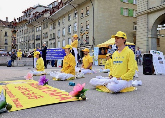Image for article Bern, Switzerland: Swiss Express Their Support for Falun Gong During Commemoration of April 25 Appeal